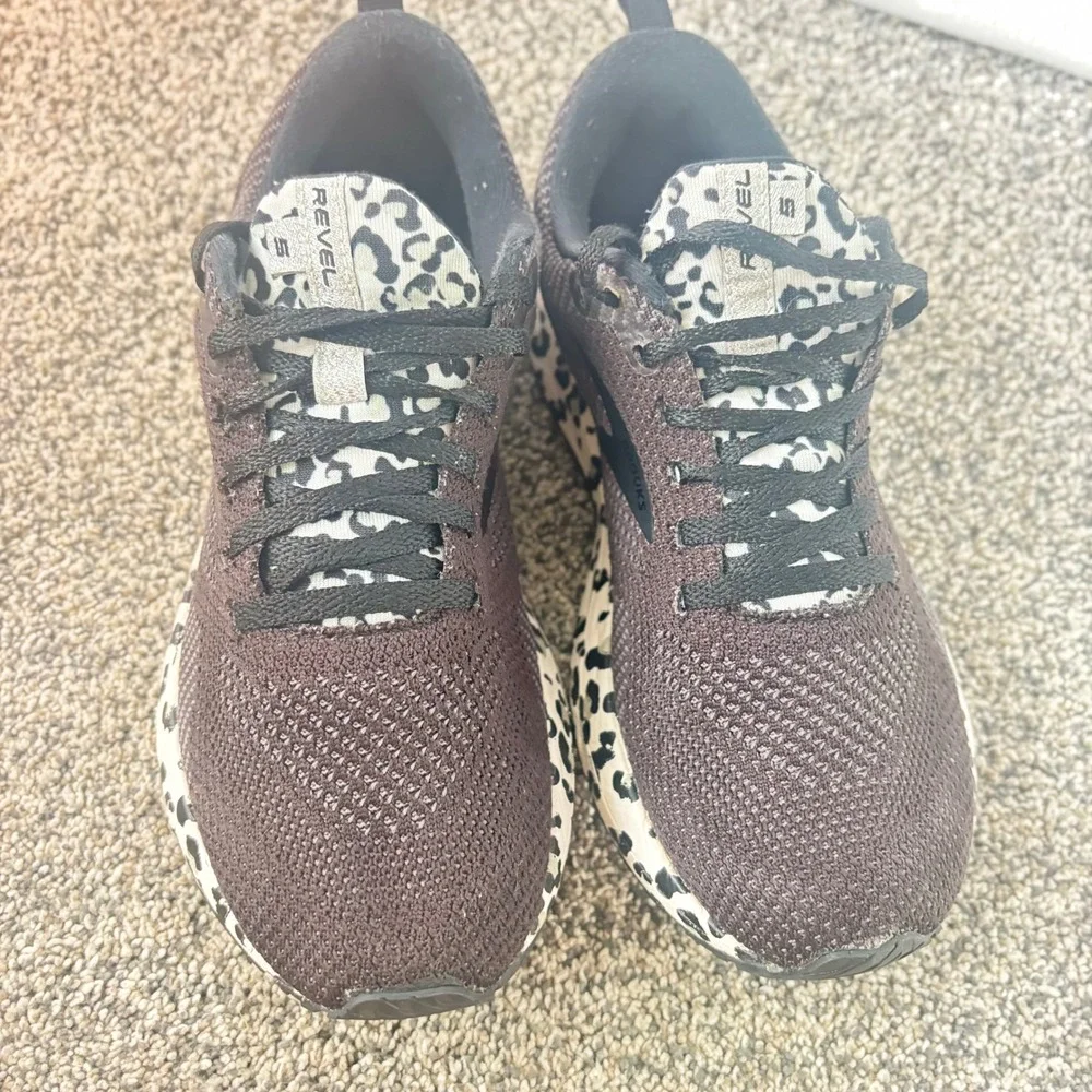 Brooks Revel 5 Womens Running Shoes Sneakers Black Leopard Print walking size 9